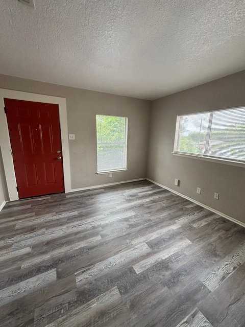 10910 Baltic Dr #4 - Photo 5 of 14