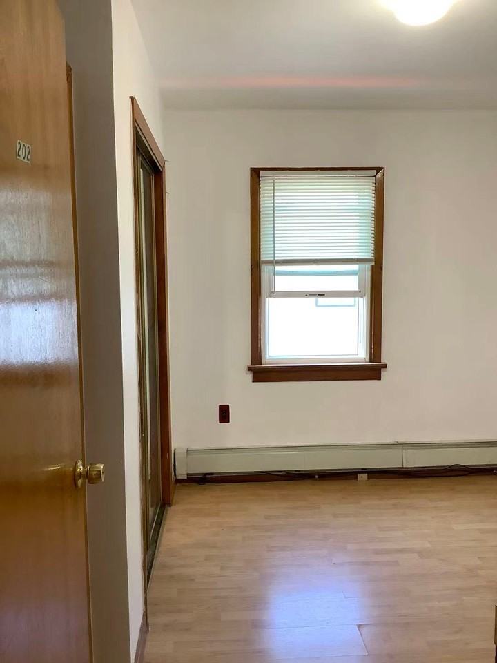 435 Forest St #2 - Photo 5 of 11