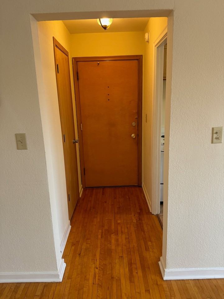 880 Cleveland Ave S #7 - Photo 3 of 10