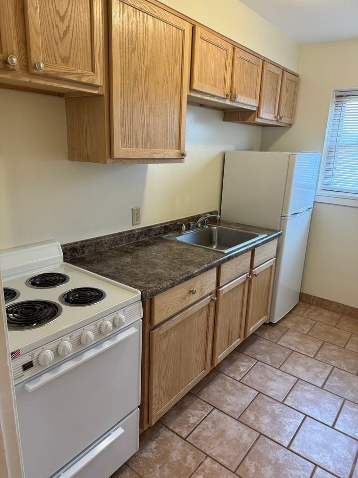 880 Cleveland Ave S #7 - Photo 5 of 10