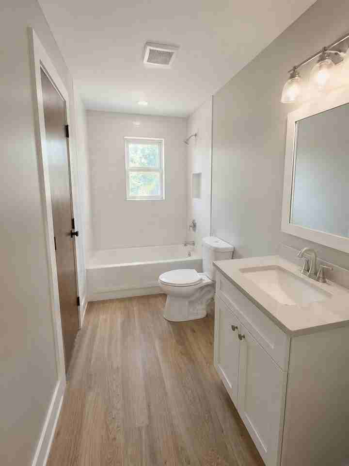 302 Scott St - Photo 5 of 6
