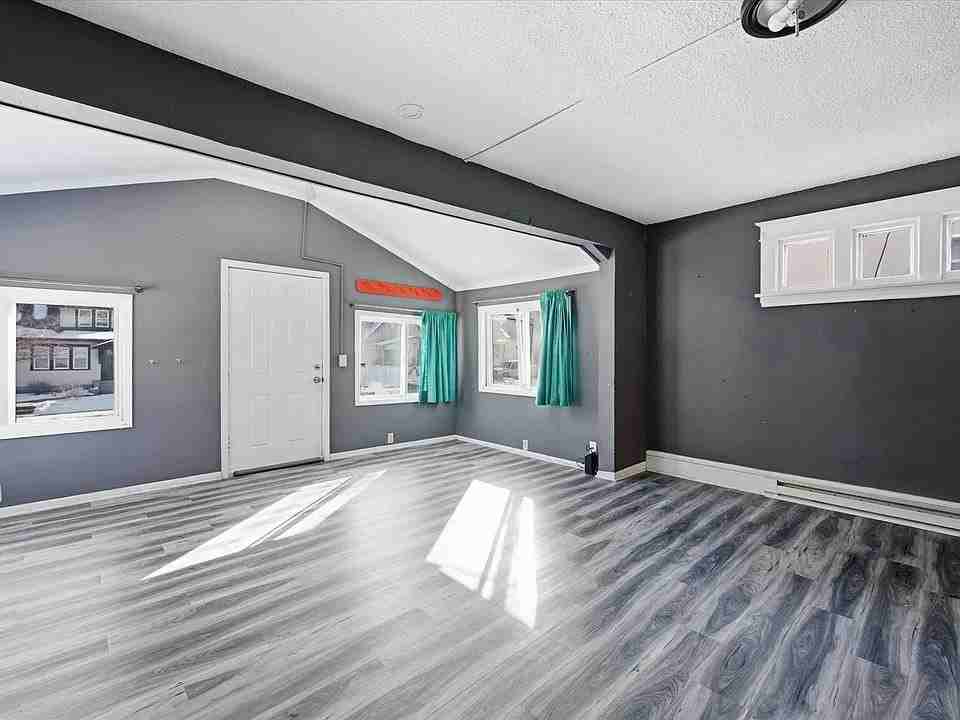 3459 Knox Ave N - Photo 5 of 15
