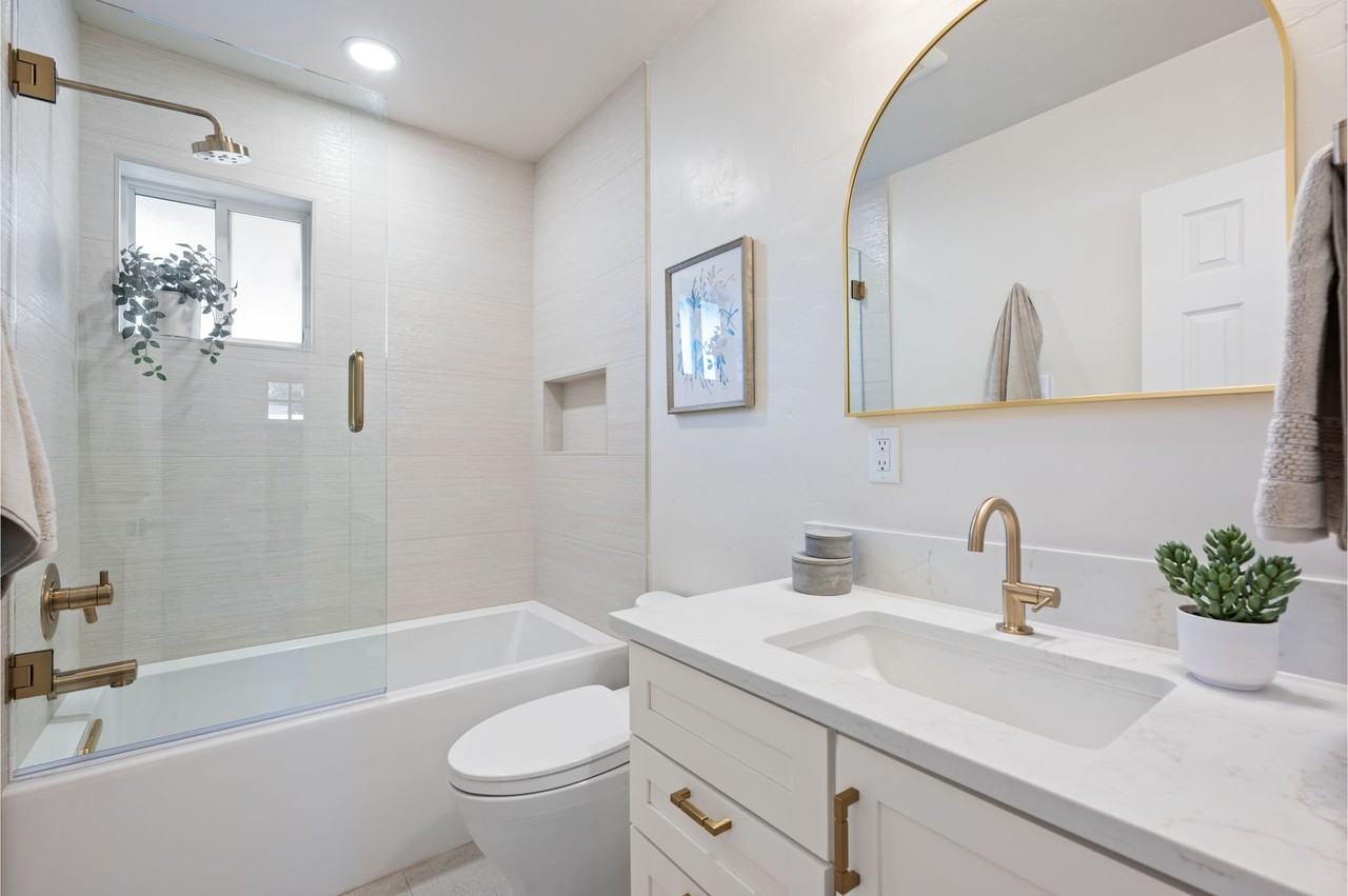 1235 Nw Hartford Ave #1 - Photo 7 of 18