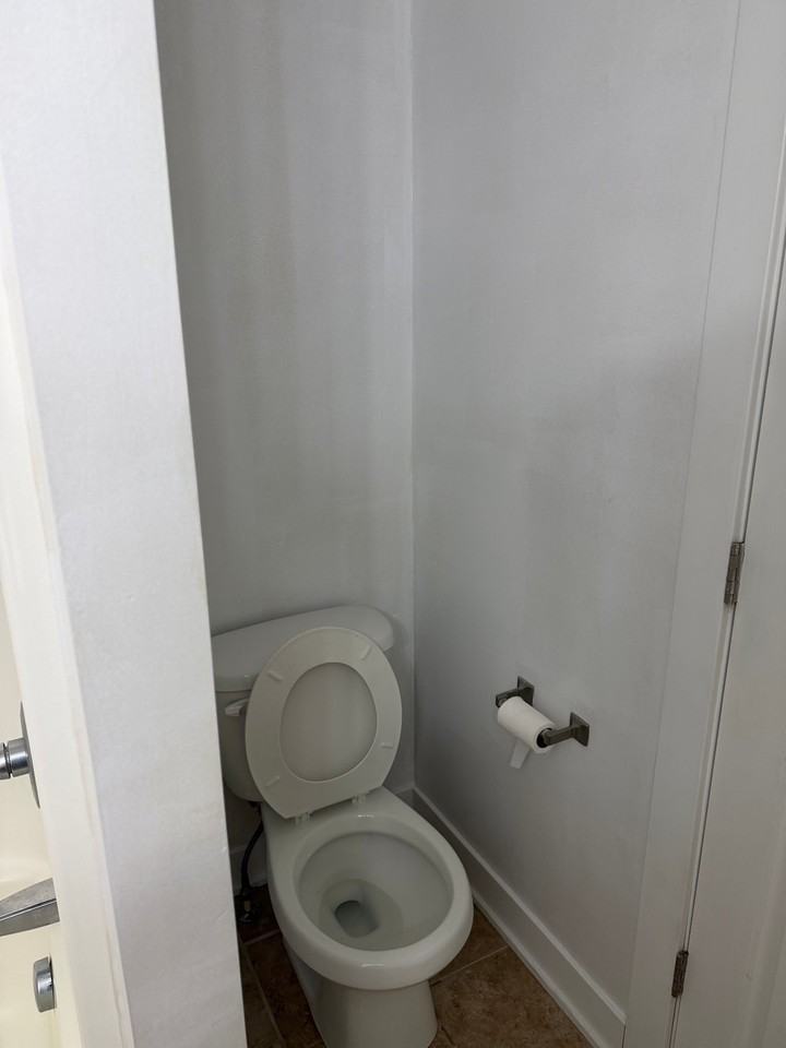 215 E 15th St - Photo 6 of 11