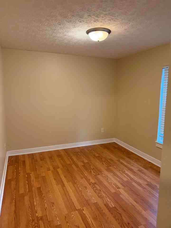 215 E 15th St - Photo 7 of 11