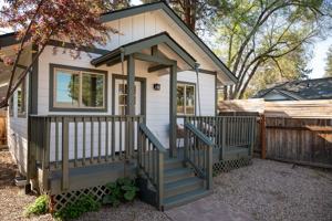 featured image of 1235 Nw Hartford Ave #2