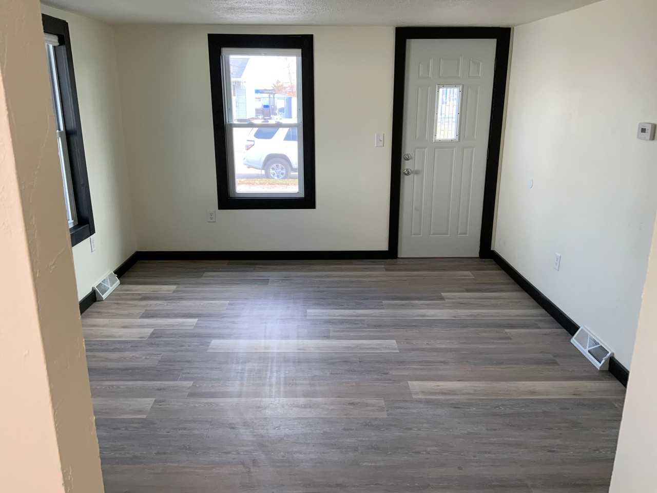 1709 N Helen St - Photo 2 of 10