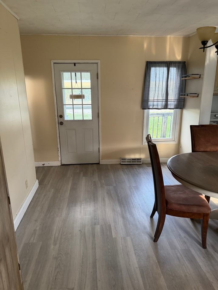 17945 Grundy Rd - Photo 4 of 12