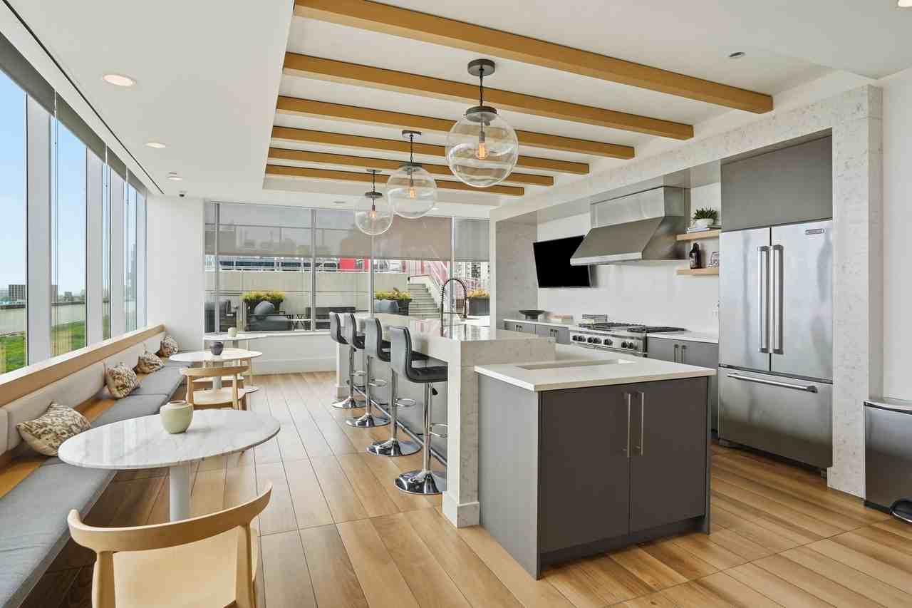 1314 N Wells St - Photo 7 of 8