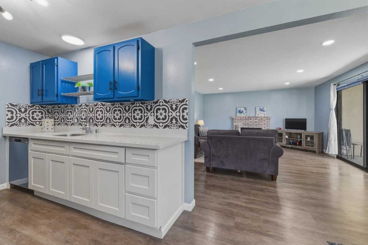2500 Miramar Ave #201 - Photo 2 of 11