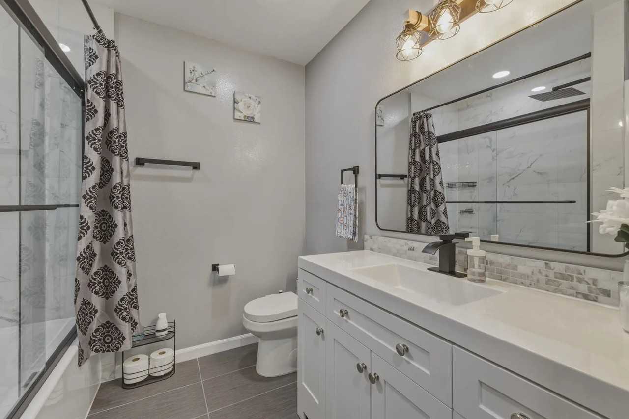 2500 Miramar Ave #201 - Photo 5 of 11