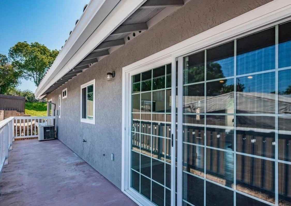 1370 Palomar Pl - Photo 4 of 12