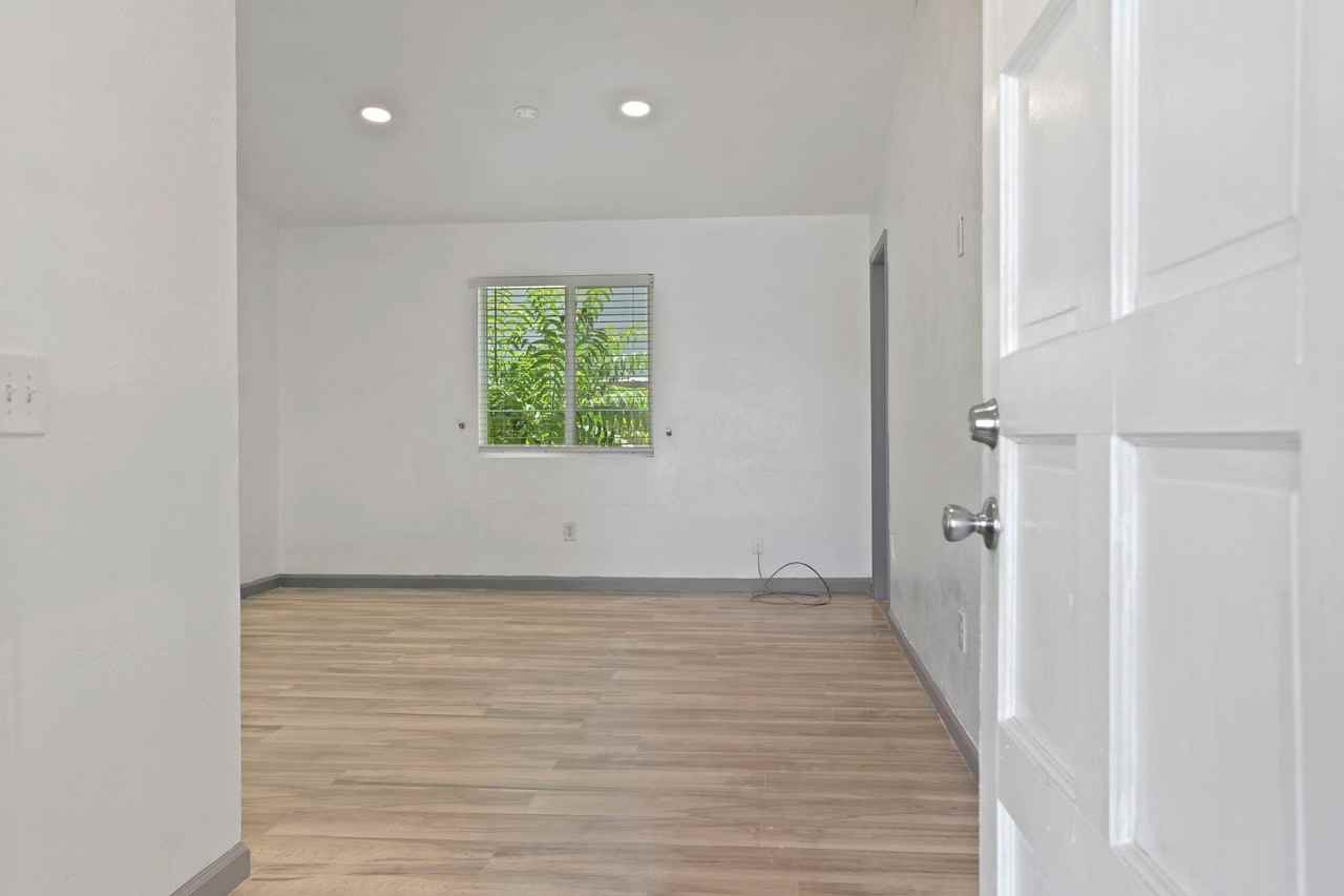 7086 Plymouth Rd - Photo 3 of 25