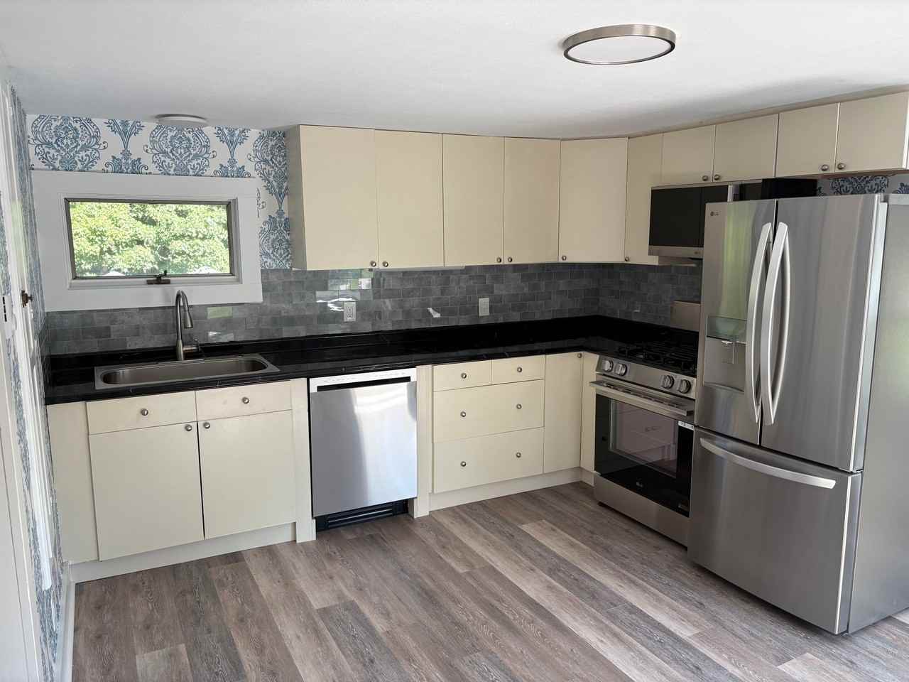 31 Baker St #3 - Photo 3 of 11