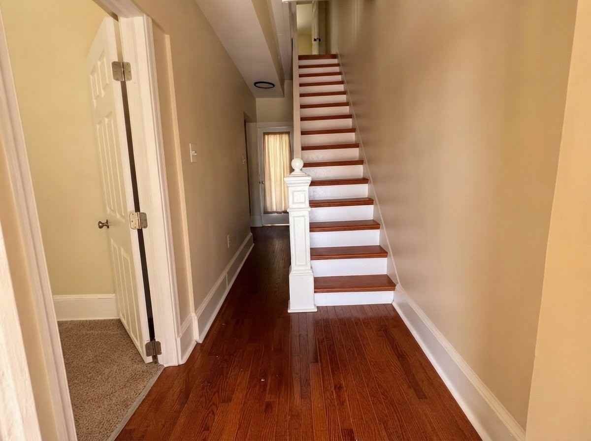 810 Alabama Ave Se - Photo 2 of 10