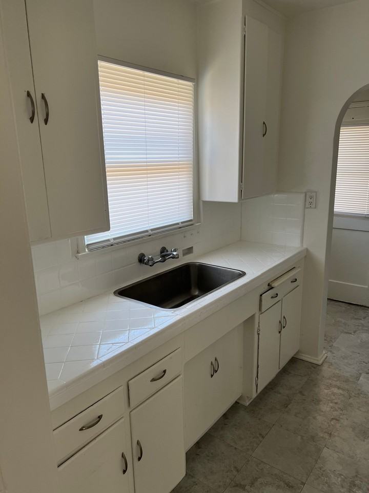 204 Fermoore St #204 - Photo 3 of 10