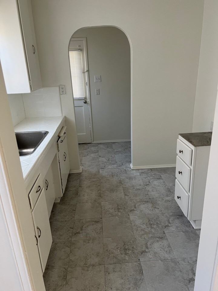 204 Fermoore St #204 - Photo 4 of 10