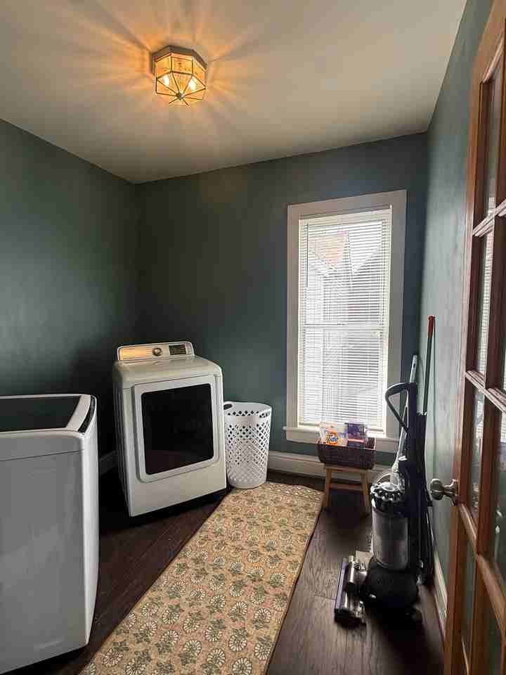 712 E 6th St #FL2 - Photo 3 of 5
