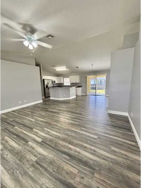 1744 Nw 18th St - Photo 3 of 22