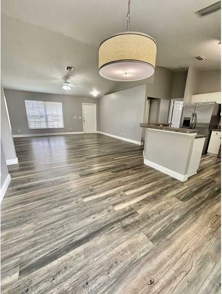 1744 Nw 18th St - Photo 5 of 22