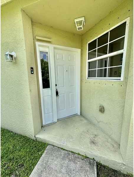 830 Sw 47th Ter - Photo 3 of 34
