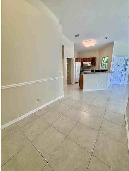830 Sw 47th Ter - Photo 4 of 34