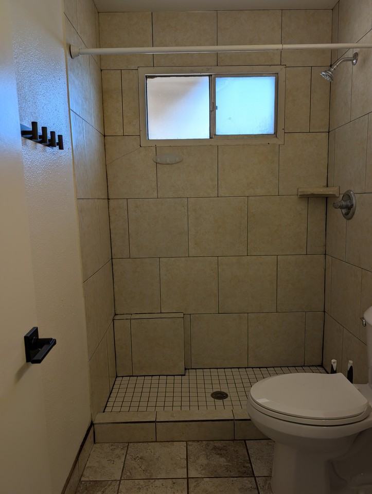 715 W 18th St #NA - Photo 3 of 20