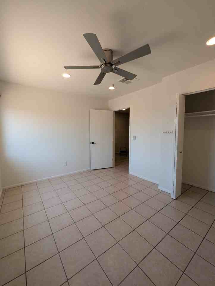715 W 18th St #NA - Photo 4 of 20