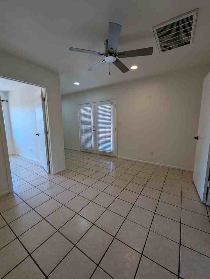 715 W 18th St #NA - Photo 5 of 20