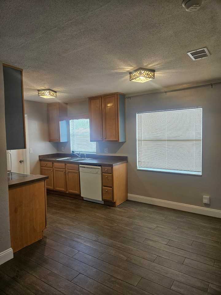 611 S Mills Ave #1 - Photo 5 of 12