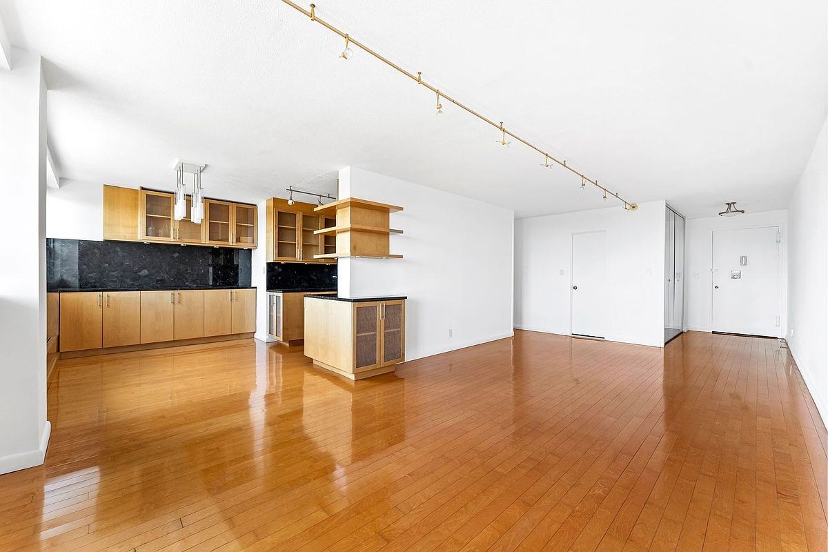 75 Henry St #18P - Photo 2 of 9