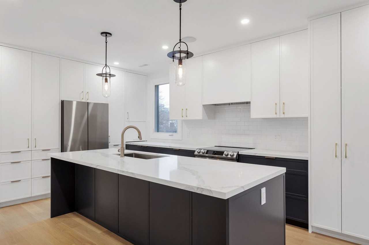 499 Queen St E - Photo 5 of 17