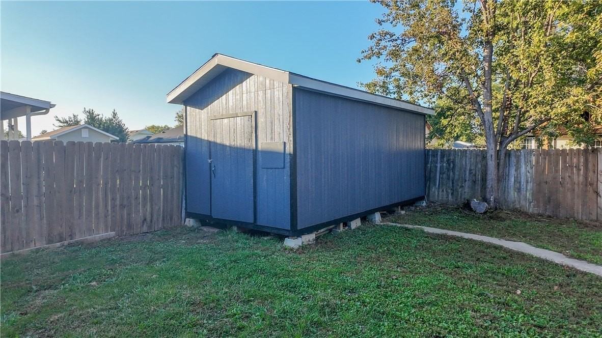 2711 W Bishop Dr - Photo 4 of 26