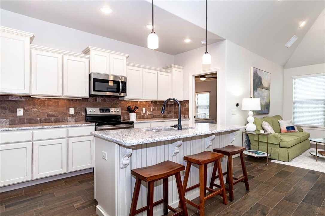 1706 Sw Riverstone Rd - Photo 7 of 26