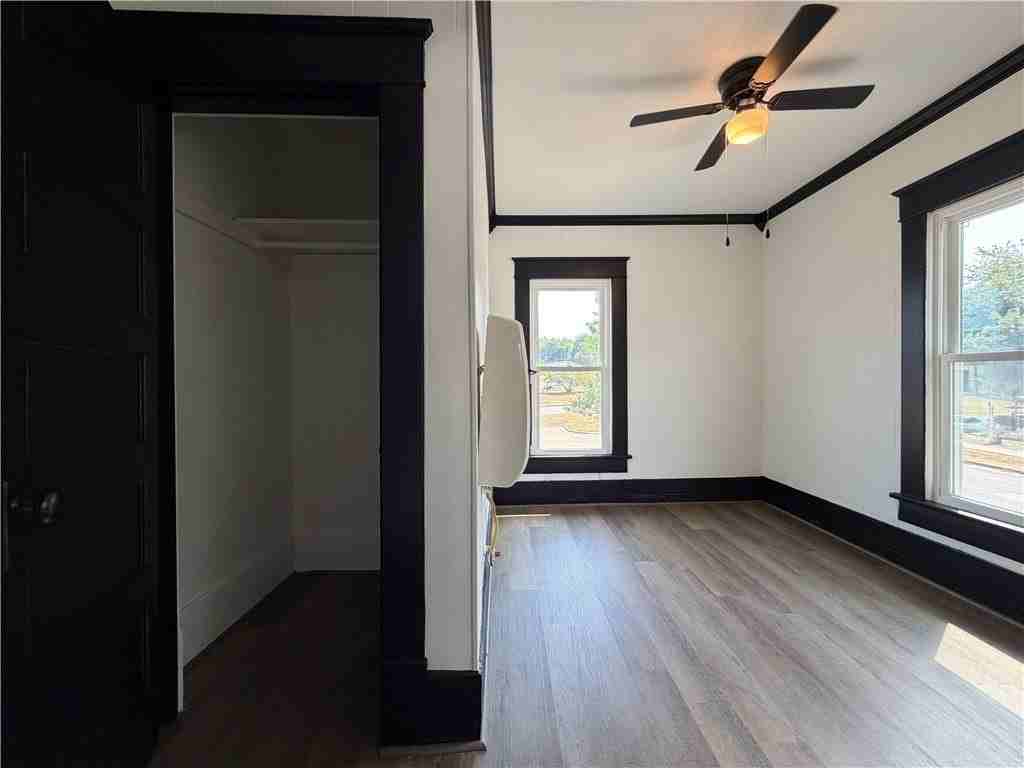 401 E Twin Springs St #5 - Photo 3 of 10