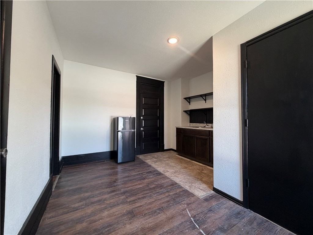 401 E Twin Springs St #6 - Photo 3 of 13
