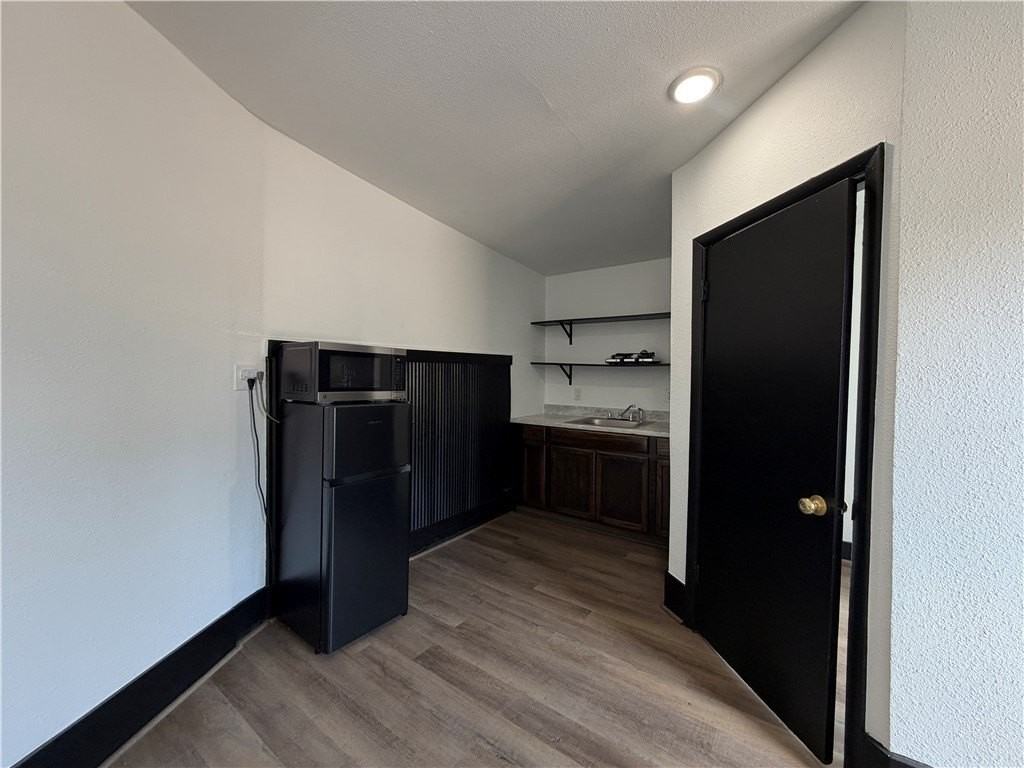 401 E Twin Springs St #7 - Photo 4 of 13