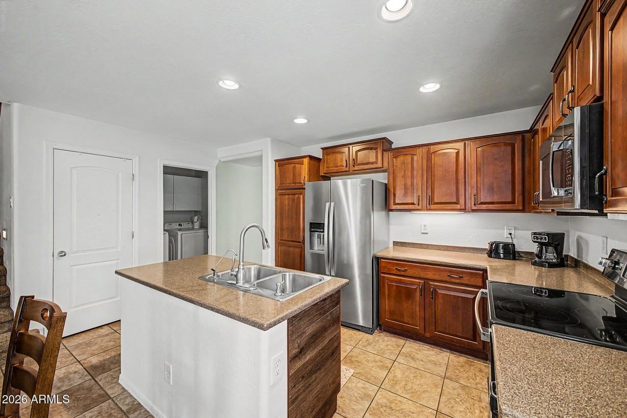 43579 W Arizona Ave - Photo 3 of 38
