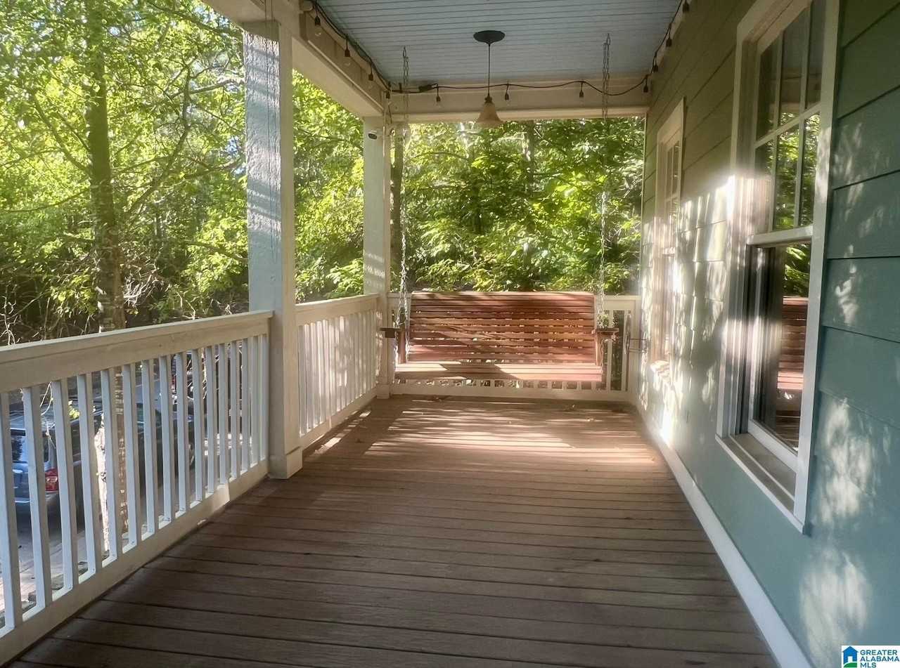 220 Hawthorn St - Photo 2 of 10