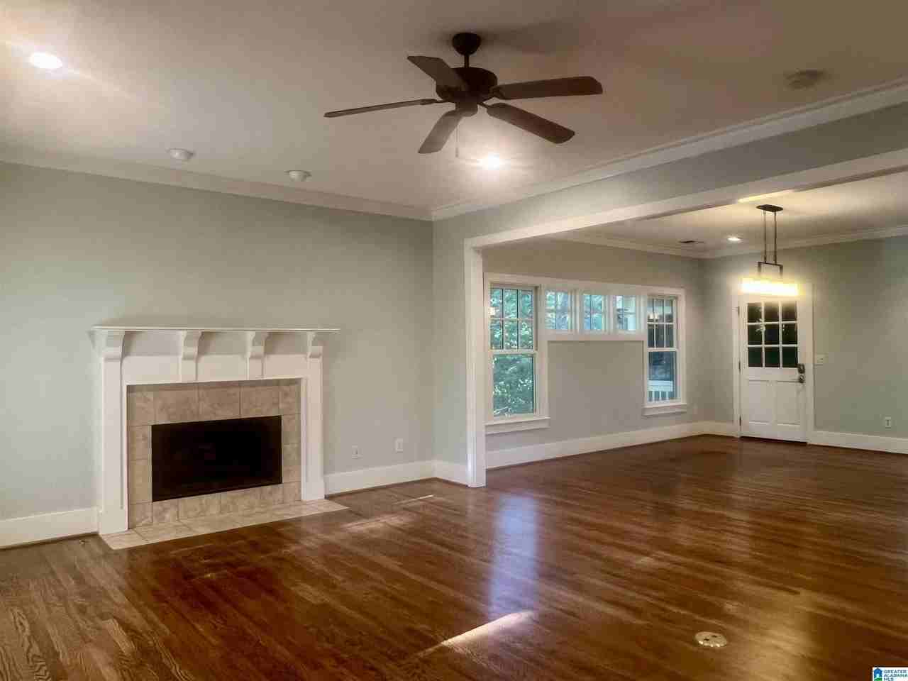 220 Hawthorn St - Photo 3 of 10