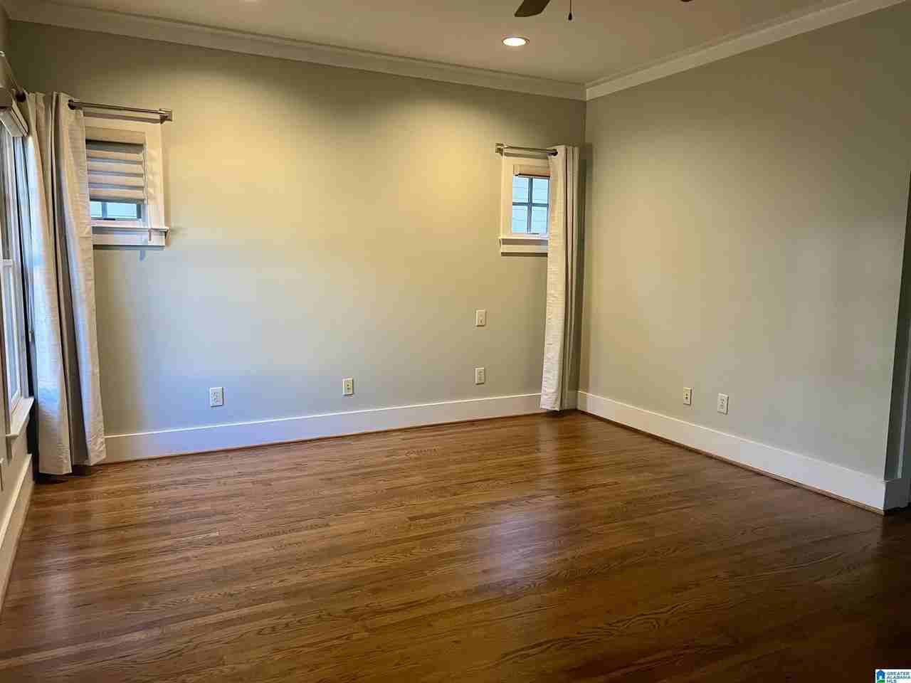220 Hawthorn St - Photo 6 of 10