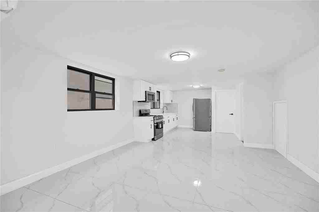 3013 Brighton 5th St - Photo 4 of 12