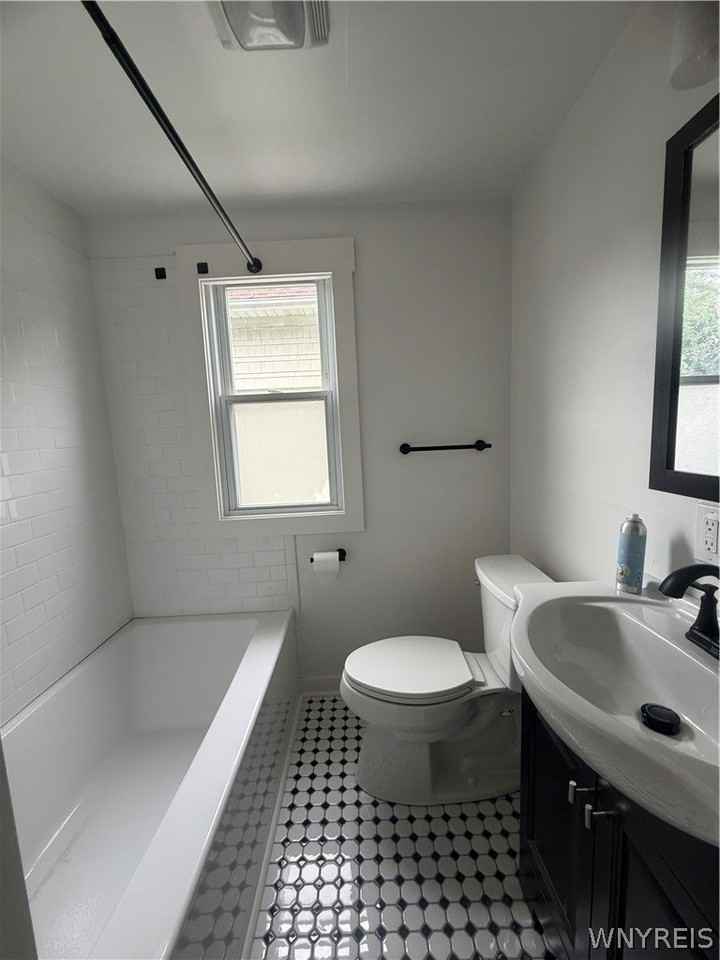 73 73 Hedwig-lower Avenue - Photo 3 of 20
