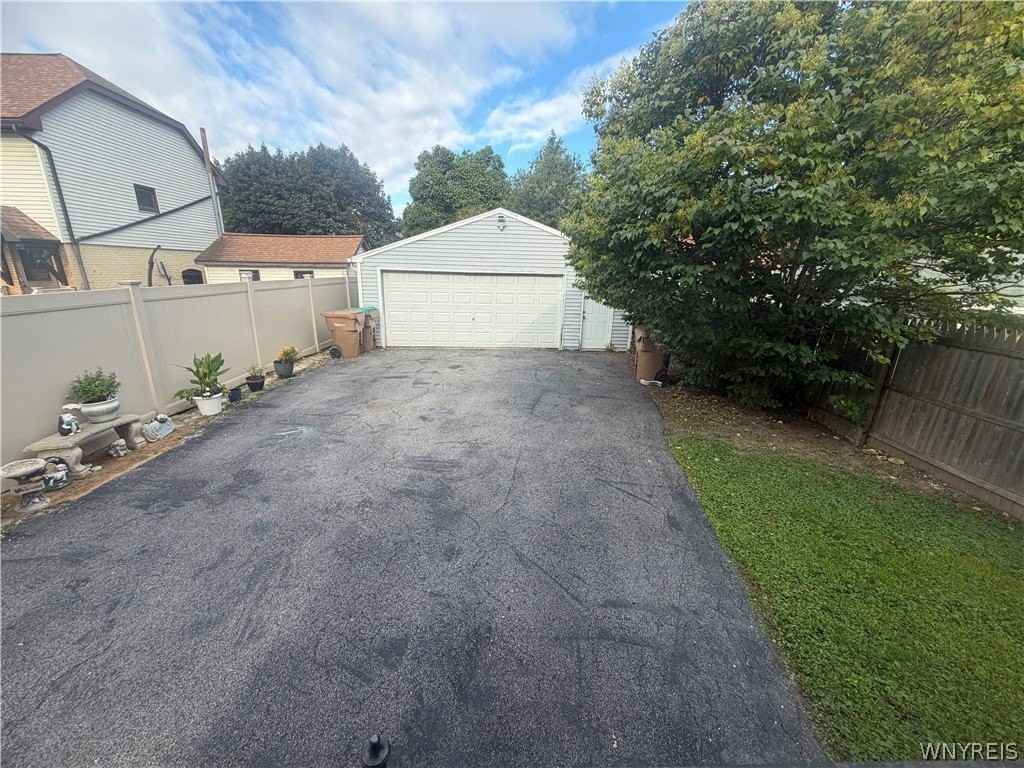 94 Reo Ave - Photo 5 of 19