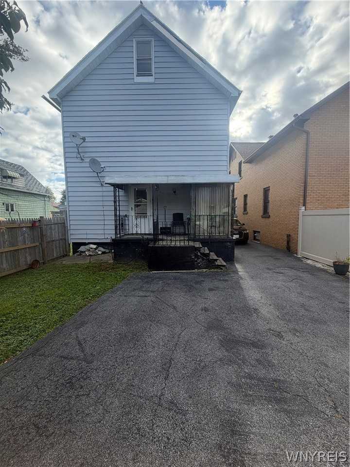 94 Reo Ave - Photo 6 of 19