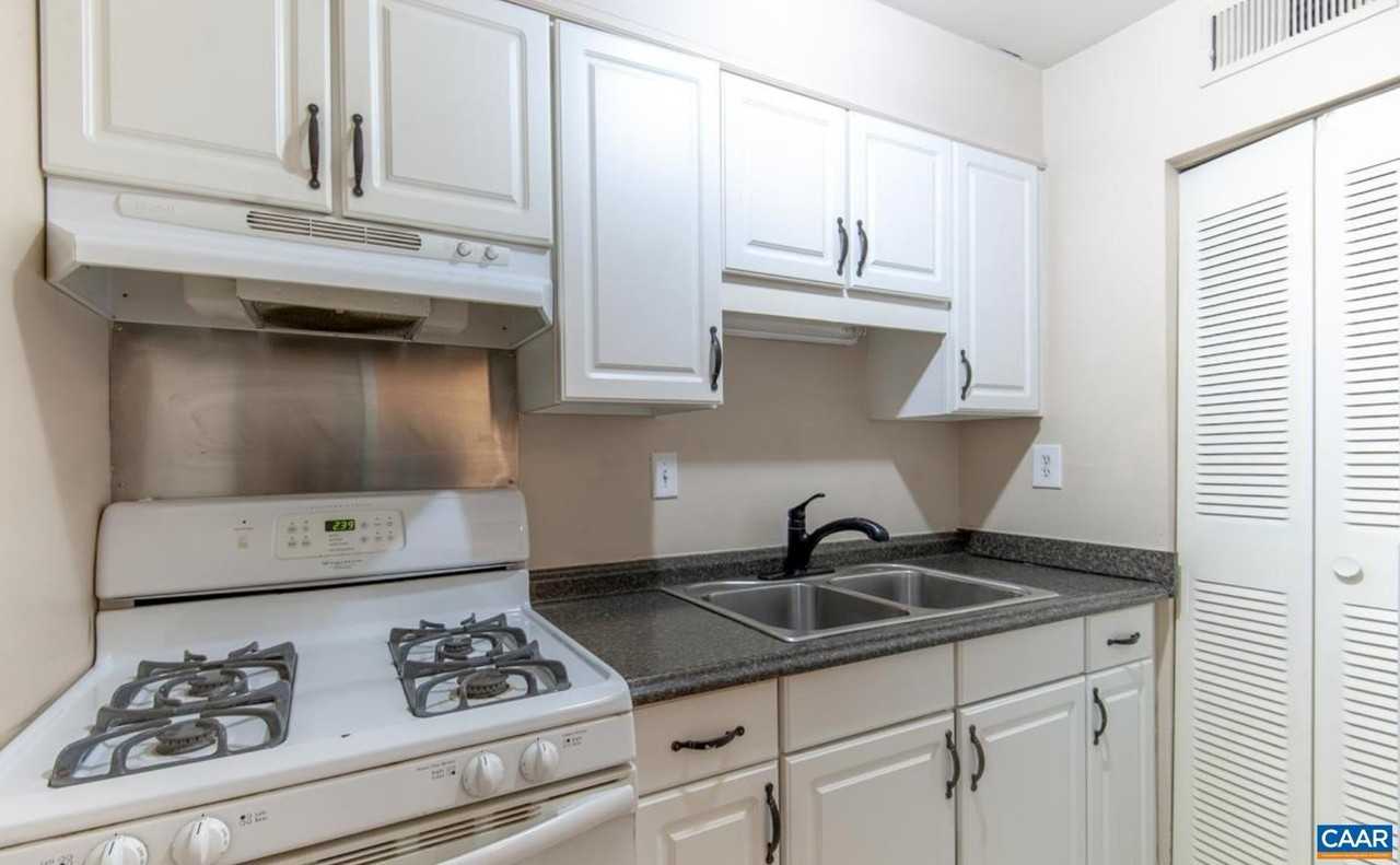 2527 Hydraulic Rd #51 - Photo 4 of 10