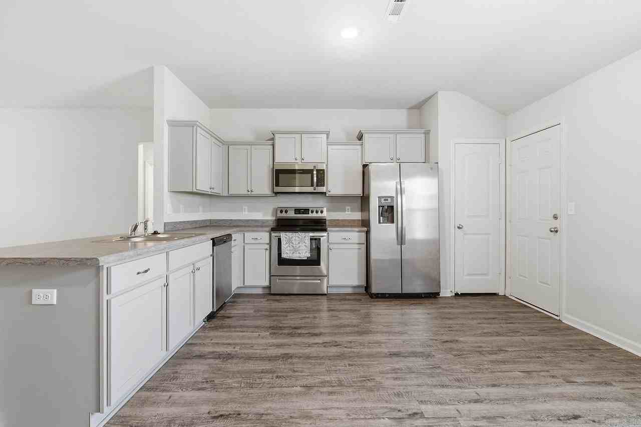 1110 Rockwell Dr - Photo 5 of 16