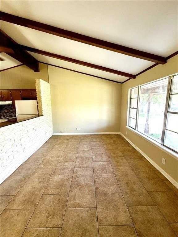 1305 Dallas St - Photo 4 of 17