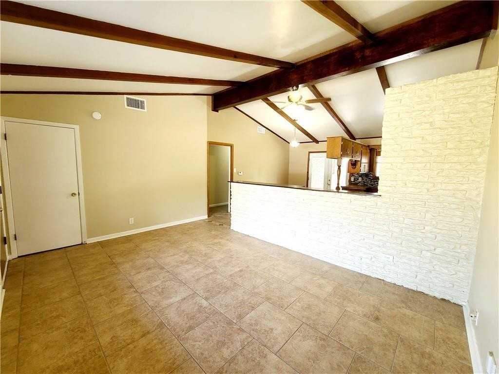 1305 Dallas St - Photo 5 of 17