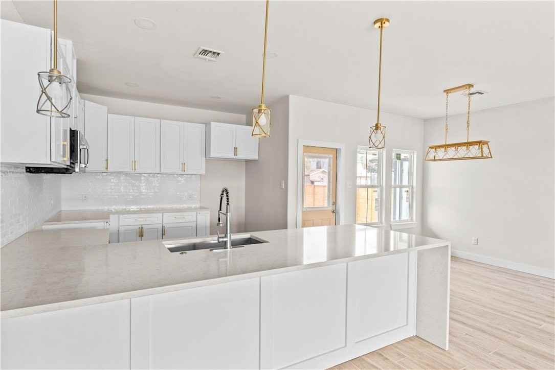 947 Mesquite Ln - Photo 3 of 16